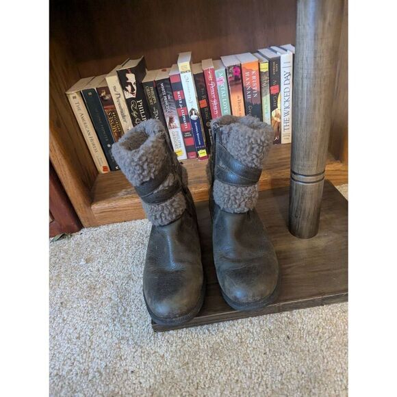 UGG Blayre III Black Waterproof Leather Fur Cuff Ankle Boots Size 8 Women - Picture 1 of 7